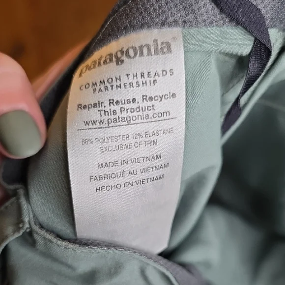 Patagonia Women's Sage Green Cargo Shorts Size 2 - Picture 5 of 6